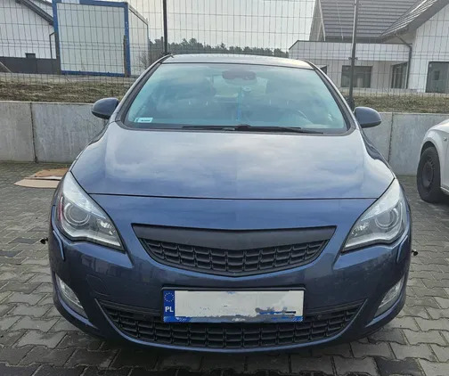 opel Opel Astra cena 22000 przebieg: 228000, rok produkcji 2010 z Leszno